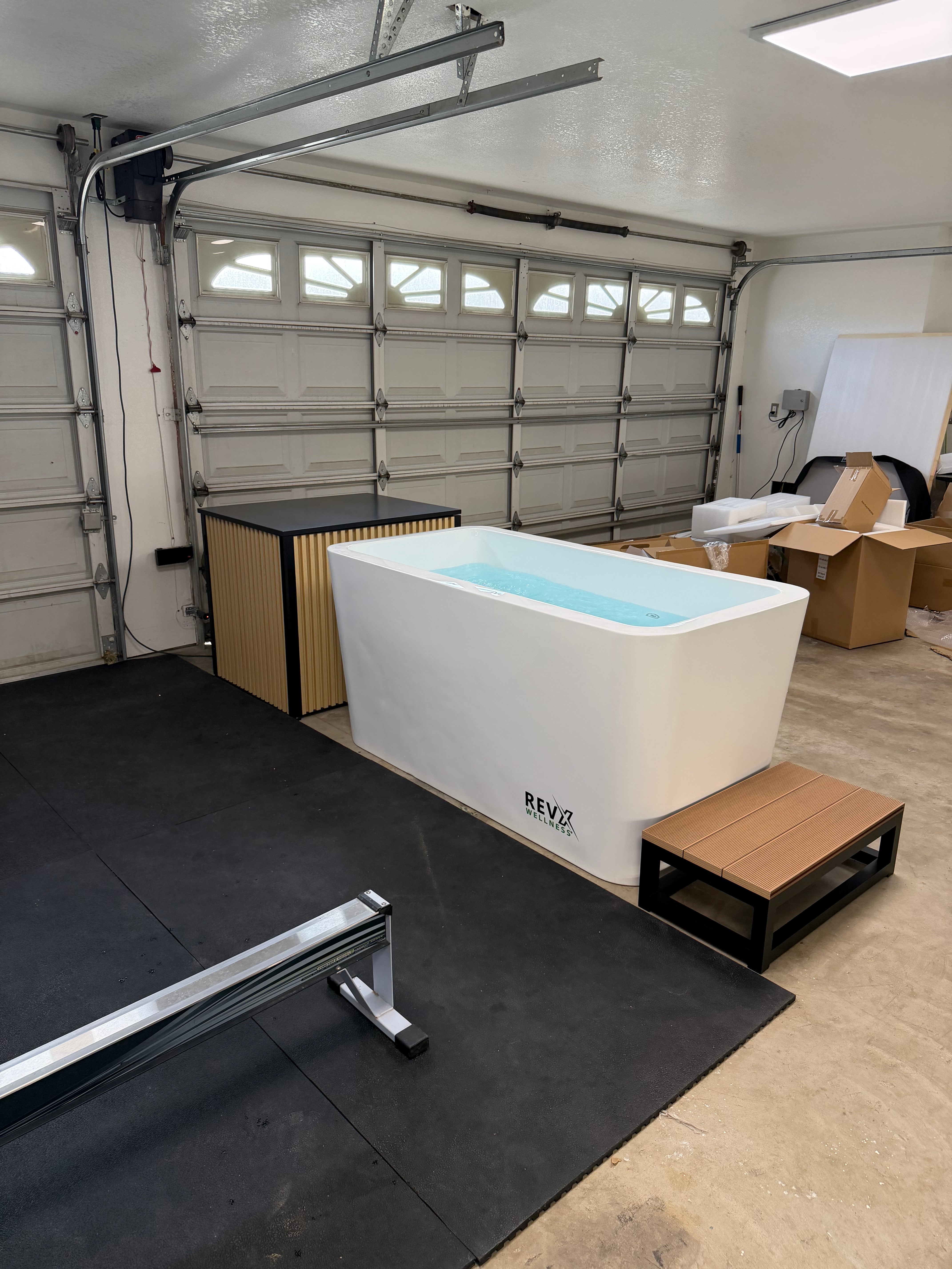 X Tub Cold Plunge System with LUX 1.5 HP Chiller