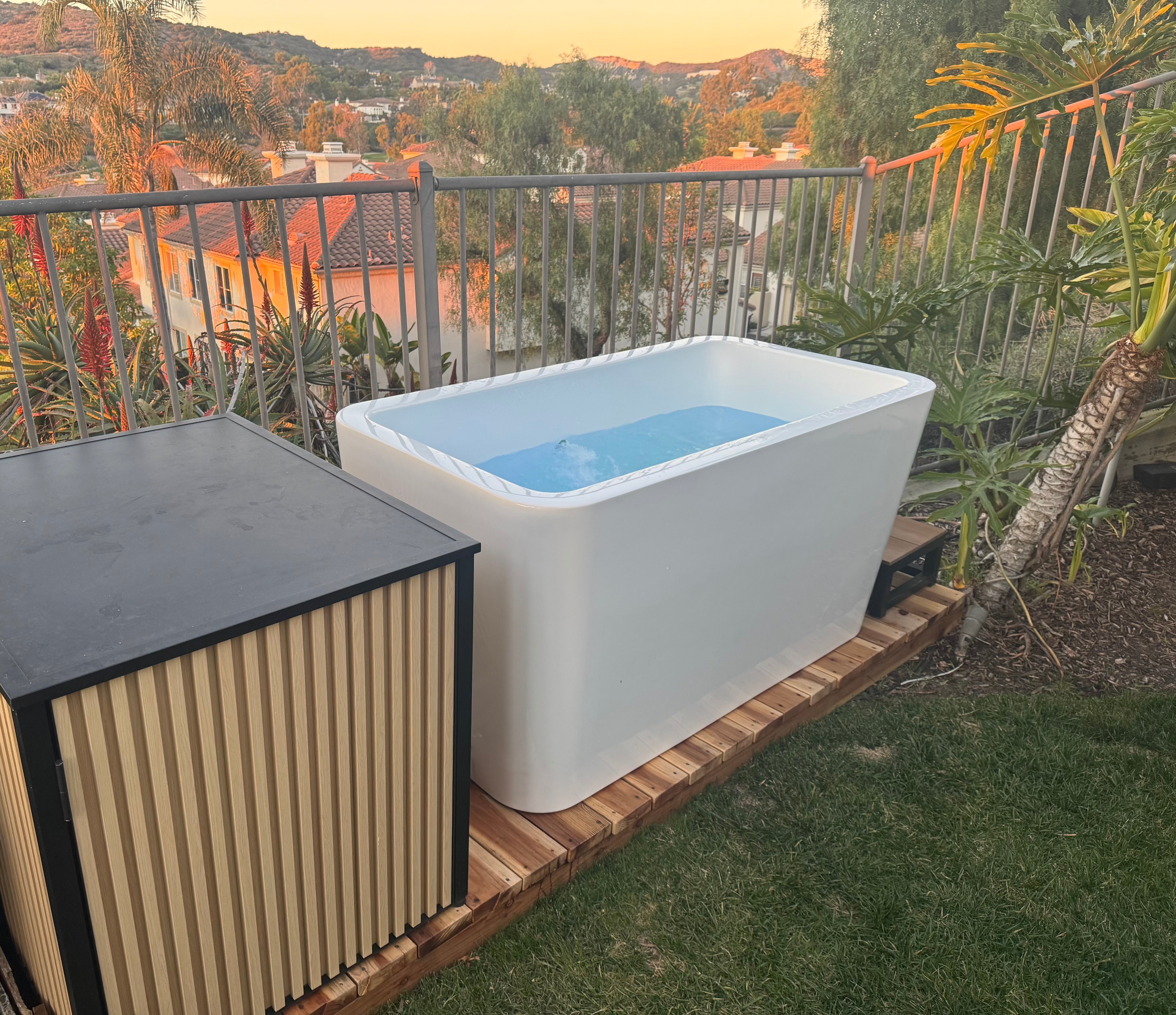 X Tub Cold Plunge System with LUX 1.5 HP Chiller