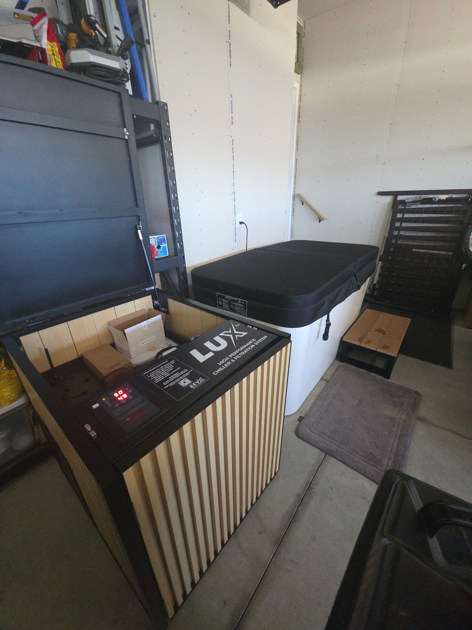 X Tub Cold Plunge System with LUX 1.5 HP Chiller