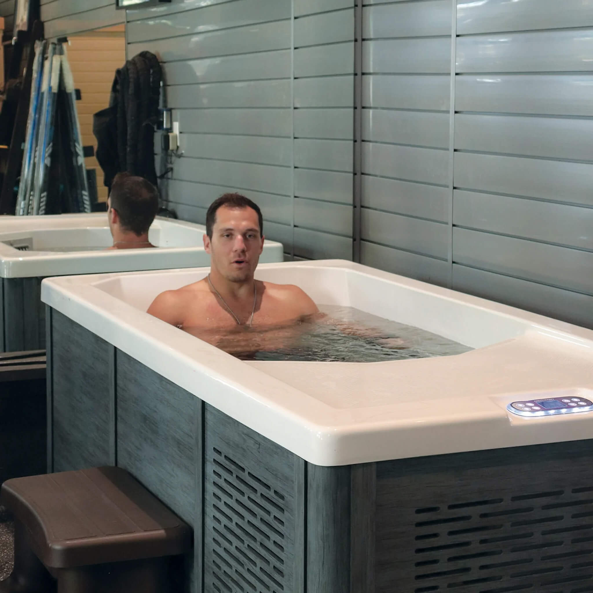 CSC 1000 Premium Cold Plunge Spa Tub | Built-In Ozone | CLIM8ZONE II Heat Pump | Multi-Color Lighting | Locking Cover
