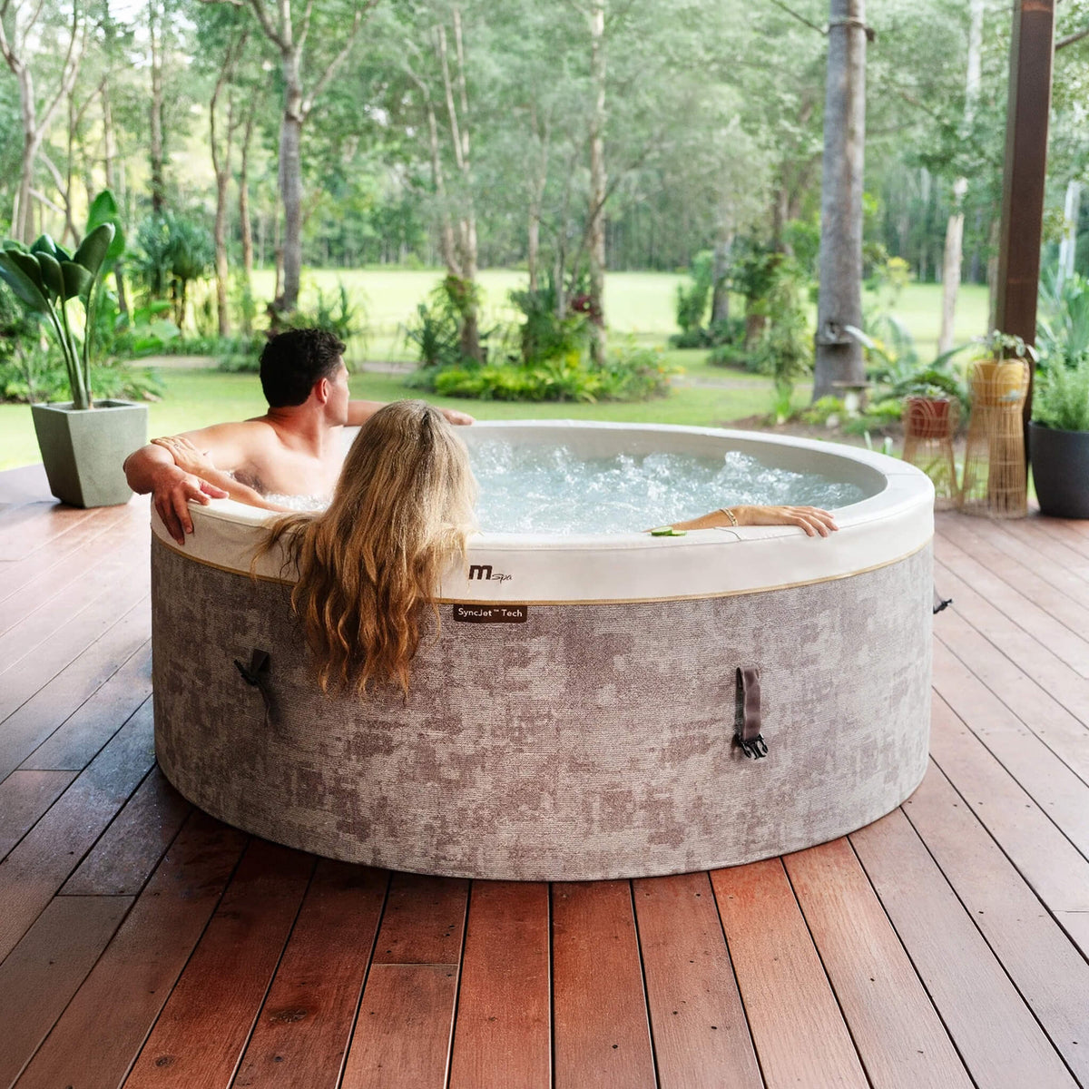 MSpa Cocoon Verto 6-Person Inflatable Hot Tub with Wi-Fi