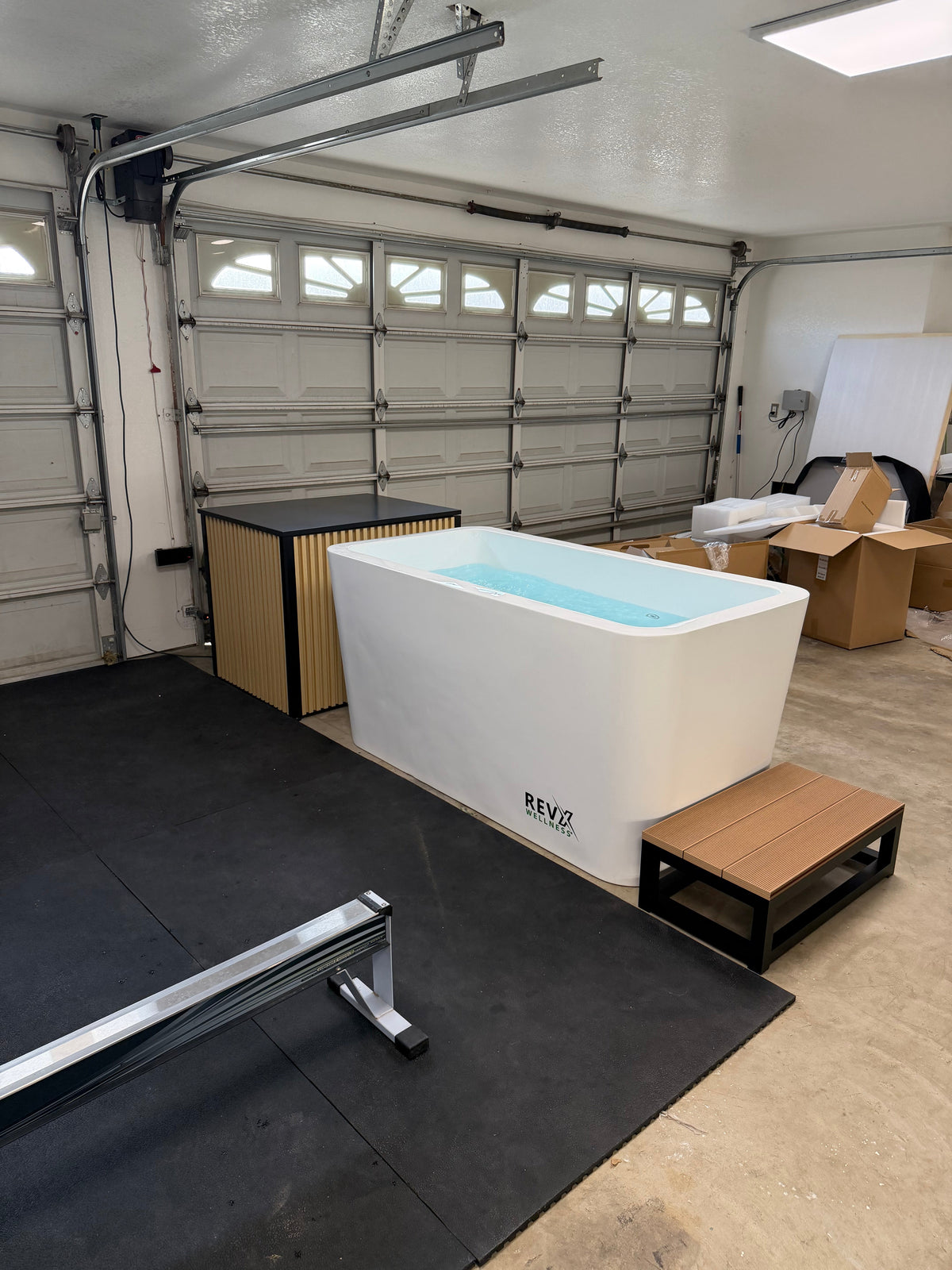 X Tub Cold Plunge System with LUX 1.5 HP Chiller