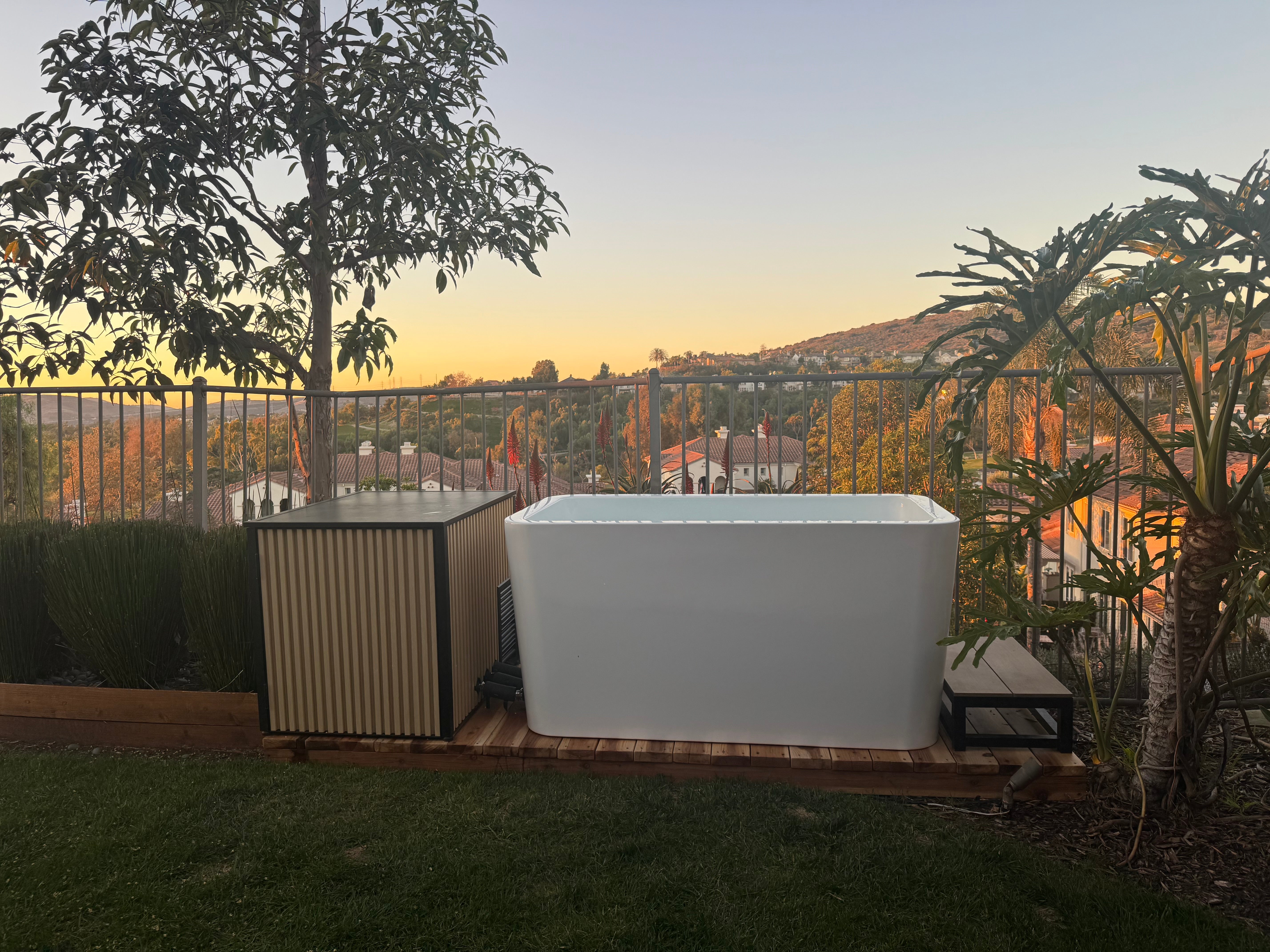 X Tub Cold Plunge System with LUX 1.5 HP Chiller