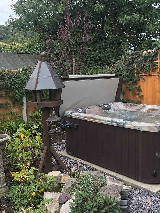 Quattro 4-Person Hot Tub Spa | Compact Design | Lounger + Captain's Chair | Value, Great & Extreme Series | 110V or 220V