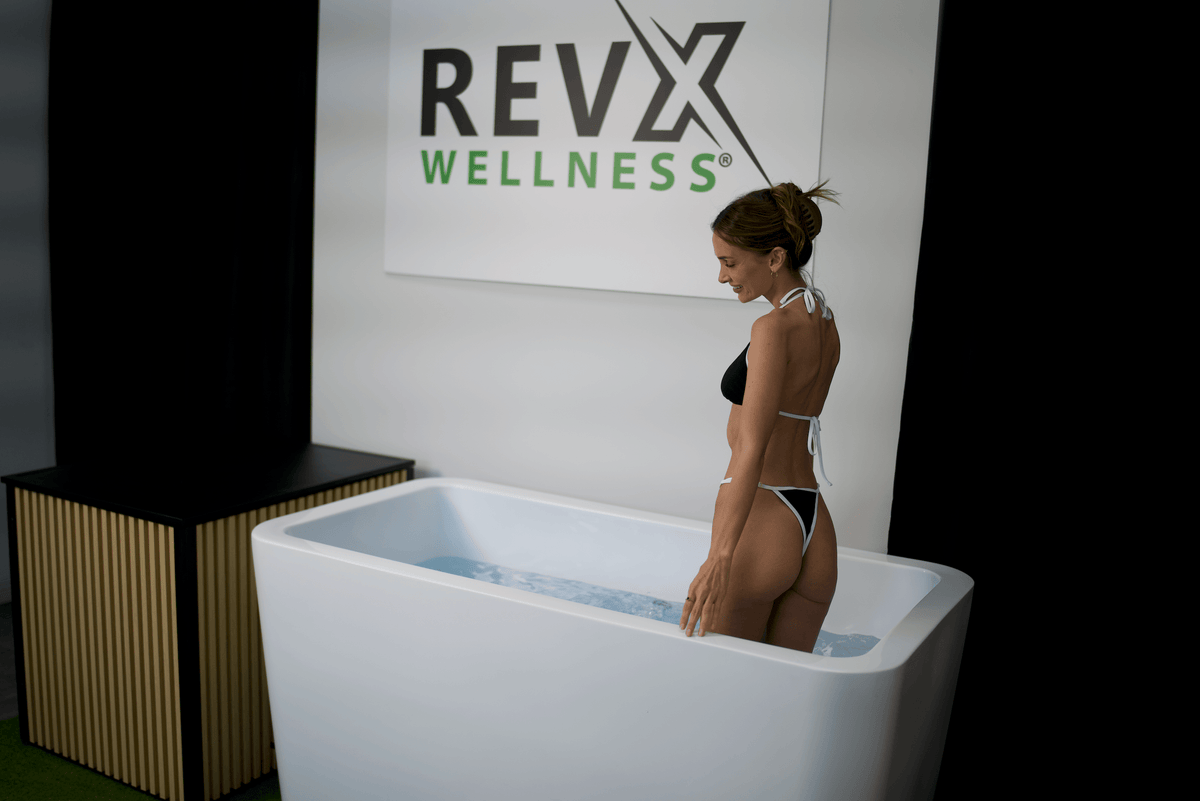 X Tub Cold Plunge System with LUX 1.5 HP Chiller